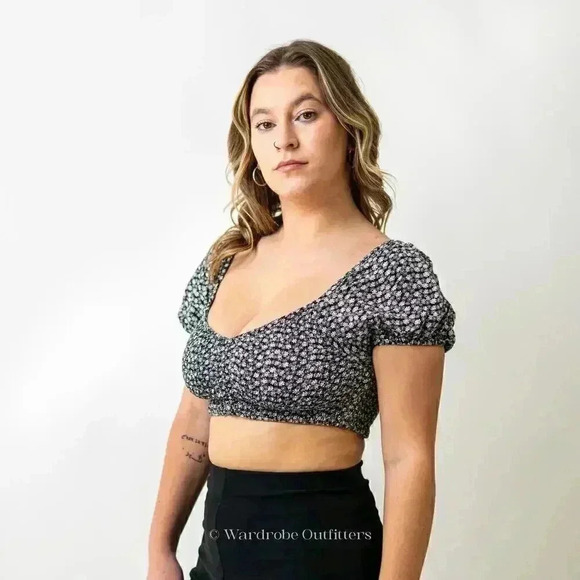 Low Cut Halter Cropped Peasant Blouse - Picture 4 of 10